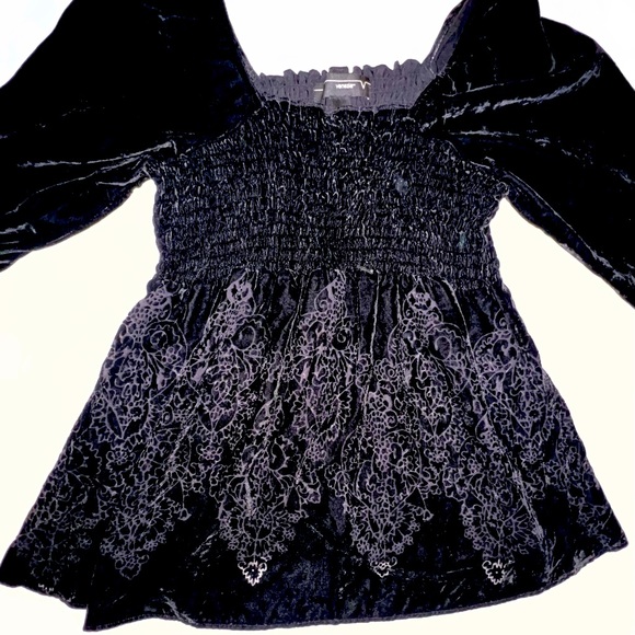 Venezia Tops - Venezia black velvet pullover. Size 18-20.